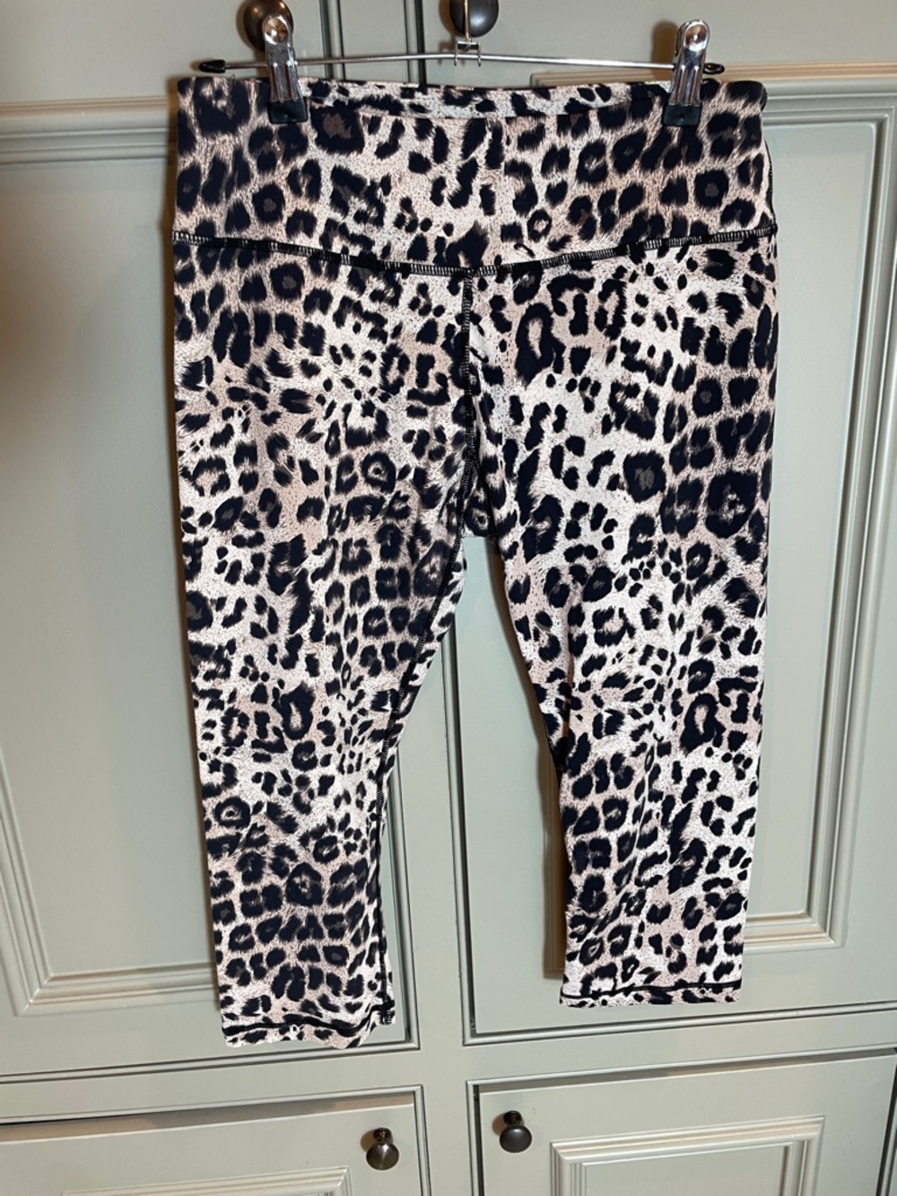 Lululemon Leopard Print Capri Leggings Yoga Pilates Activewear Athleisure